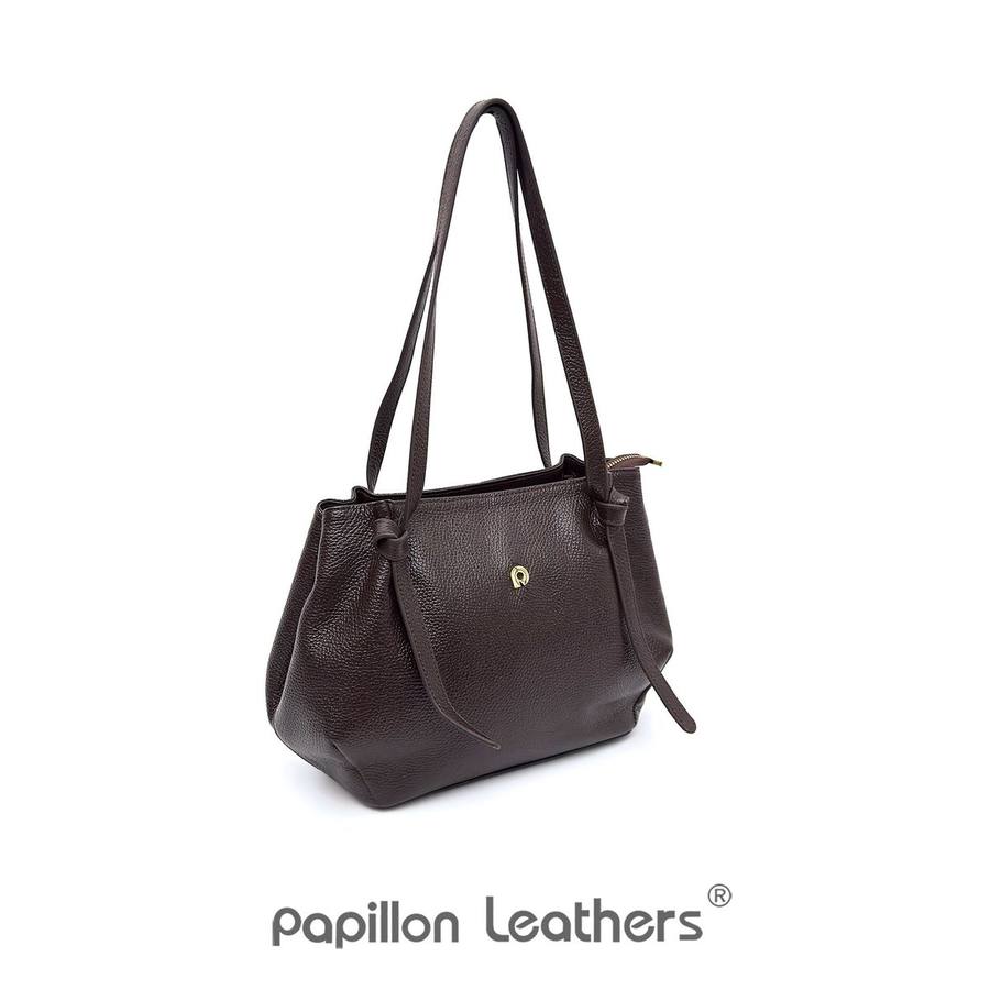 Koleksi produk kulit Papillon yang tersedia di toko