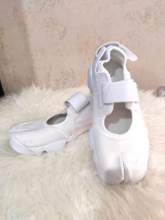 Sepatu Nike Air Rift White