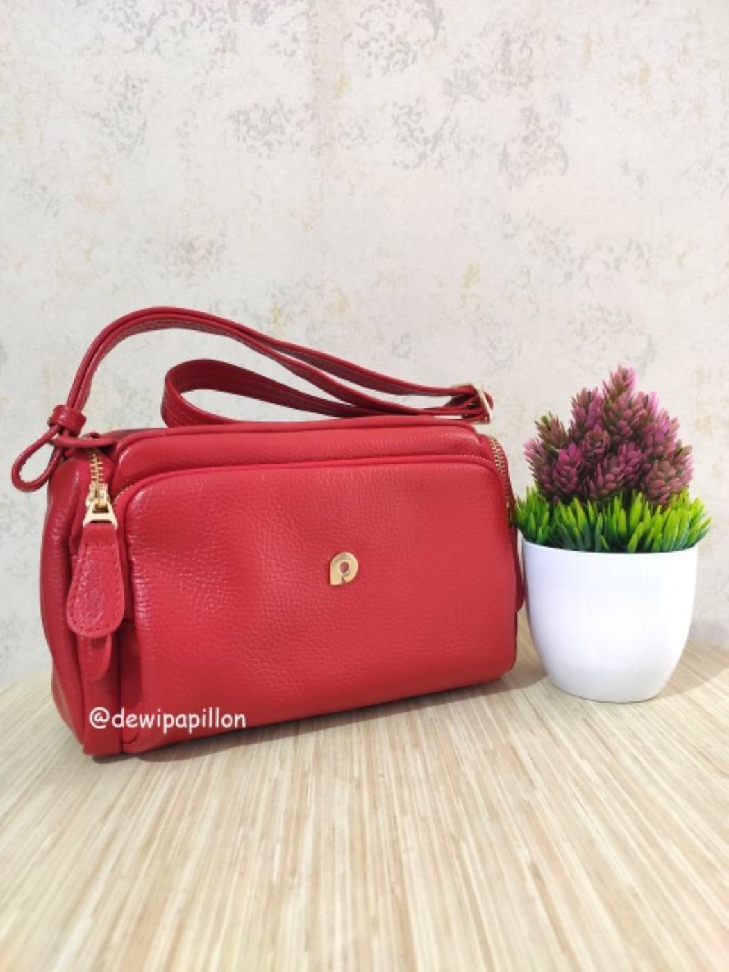 ciri kulit dan jahitan pada tas Papillon original warna merah
