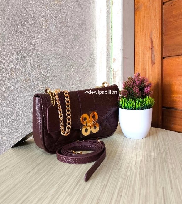 perbandingan kondisi tas dalam review jujur tas Papillon warna maroon